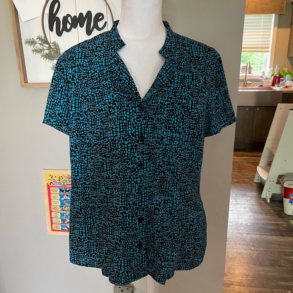 Dana Buchman button down blouse